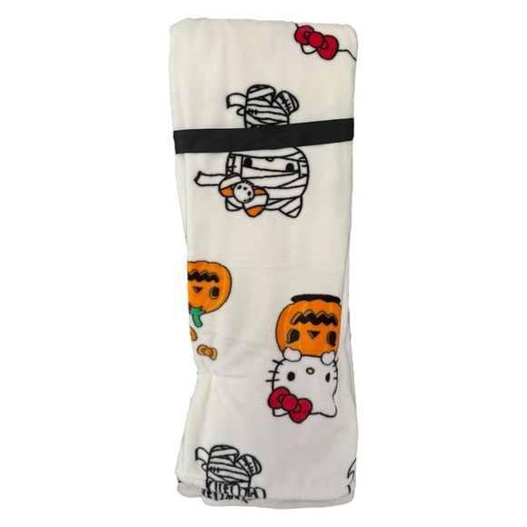 Hello Kitty Halloween Blanket - Picture 2 of 6